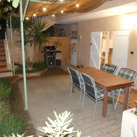 Maison De Famille, 5mn Du Vieux Port, Calme Absolu Semesterbostad