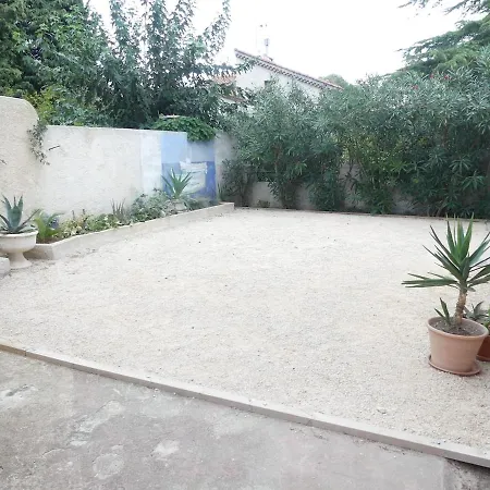 Holiday home Maison De Famille, 5mn Du Vieux Port, Calme Absolu