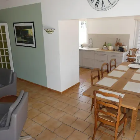 Maison De Famille, 5mn Du Vieux Port, Calme Absolu Semesterbostad