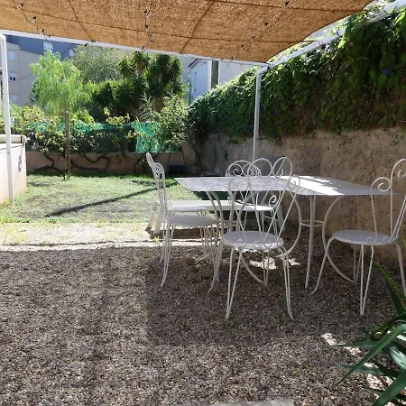 Maison De Famille, 5mn Du Vieux Port, Calme Absolu Semesterbostad